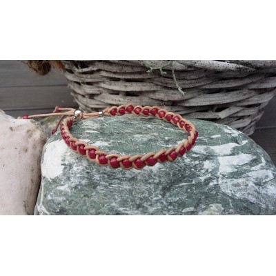 beige met oudroze gevlochten leren armbandje beige met oudroze gevlochten leren armbandje